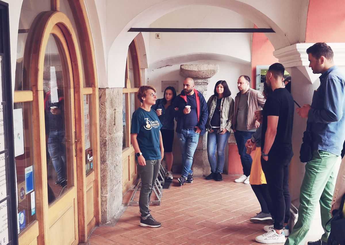 ghidul de turism adela dadu, despre cei care vizitează sibiul - "turiștii sunt nemulțumiți de serviciile lente din restaurante"