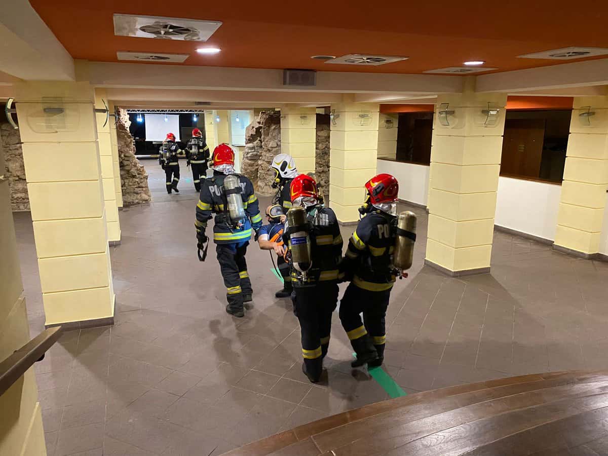 pompierii desfășoară un exercițiu la sala thalia - este simulat un incendiu