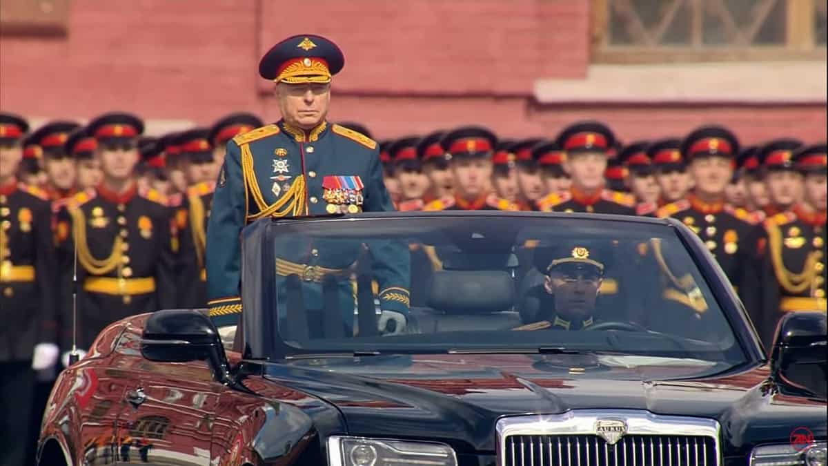 live video a început parada de ziua victoriei la moscova în timp ce atacurile continuă în ucraina - putin prezent și el