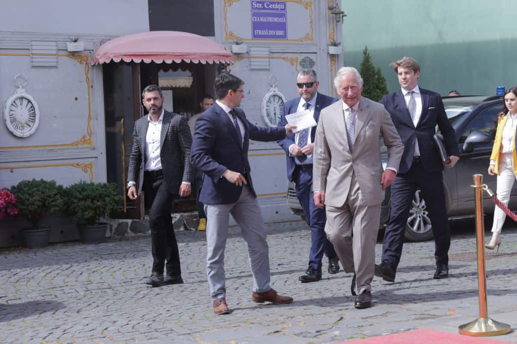 video foto - prințul charles în vizită privată la sibiu - participă la lansarea celui mai mare proiect transfrontalier de reîmpădurire din europa