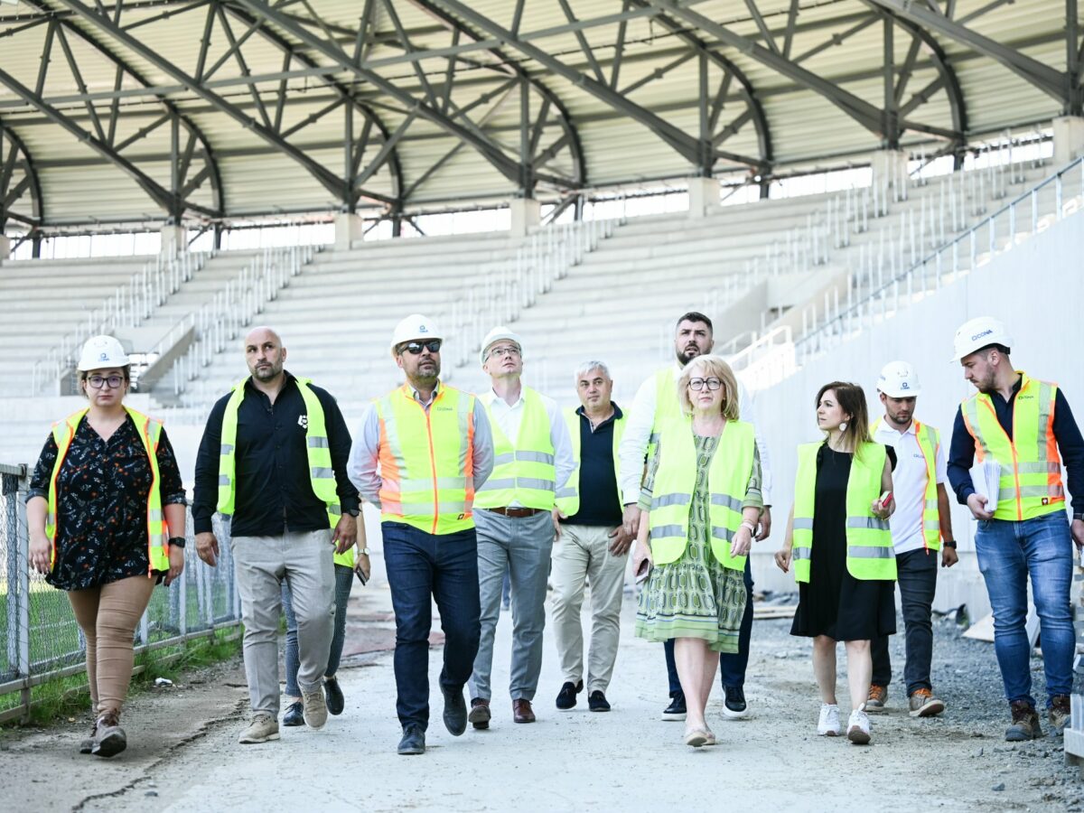 foto reprezentanții frf în vizită pe ”municipal” - primarul astrid fodor: ”ne dorim o cât mai bună funcționare a stadionului”