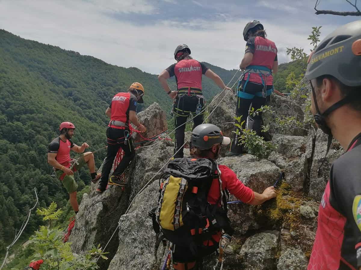 foto exercițiu de salvare montană la salvamont sibiu - au simulat salvarea a două persoane, una dintre ele blocată între stânci