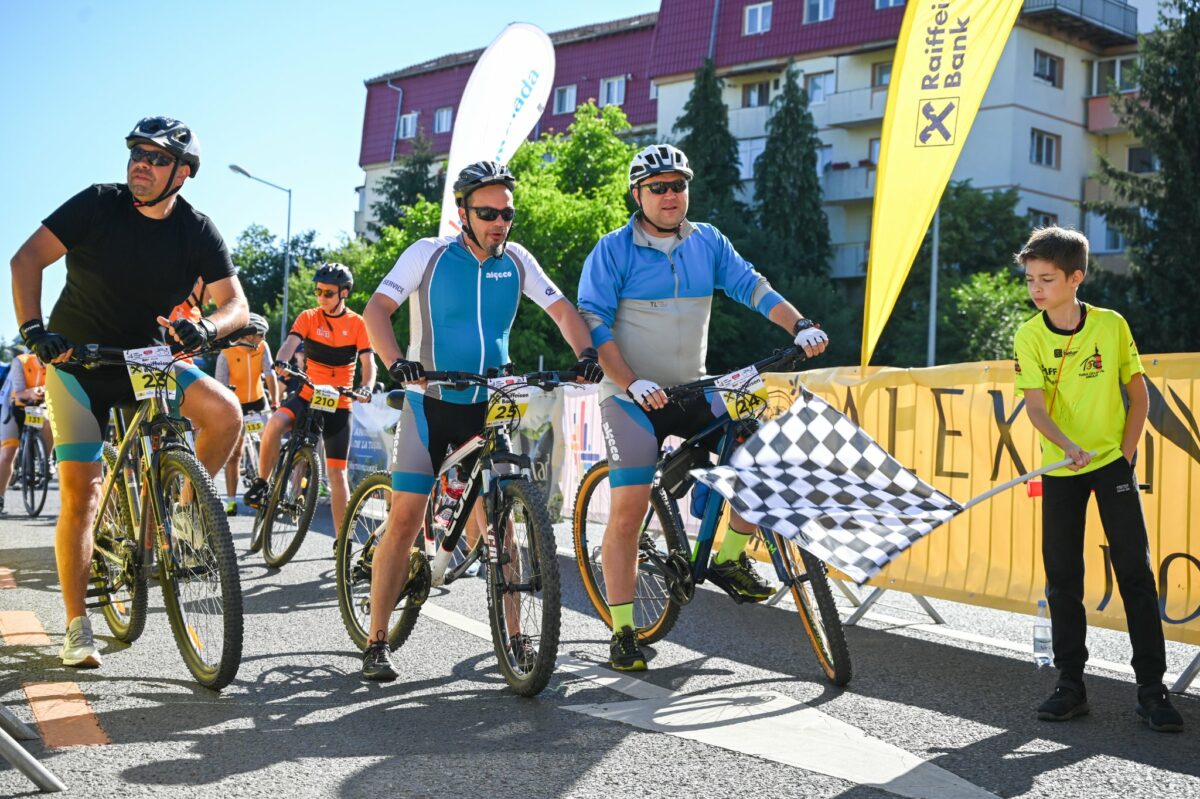 FOTO Corporatiștii sibieni s-au întrecut la pedalat la un eveniment marca Turul Ciclist al Sibiului