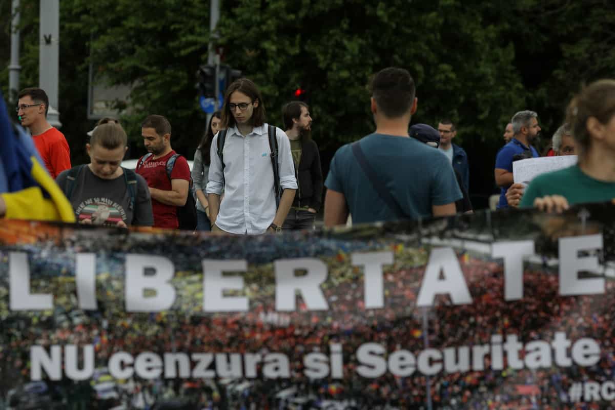 primul protest în stradă împotriva legilor securității