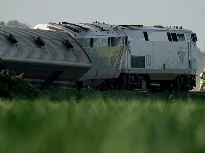 accident feroviar în statele unite - cel puțin 50 de persoane rănite, iar alte 3 au murit