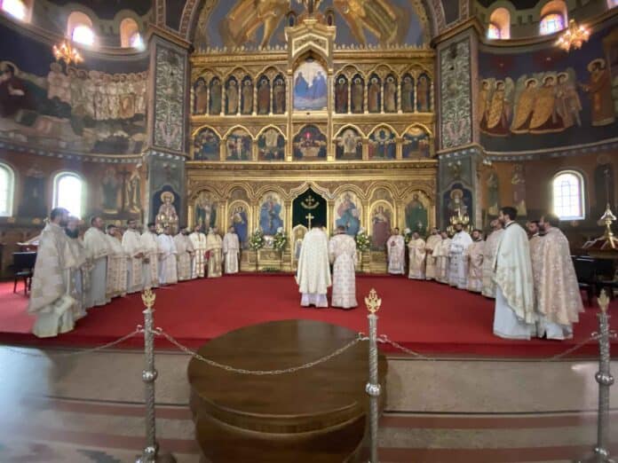absolvenţii promoţiei 2012 de la facultatea de teologie ortodoxă „sfântul andrei şaguna” din sibiu s-au revăzut după 10 ani