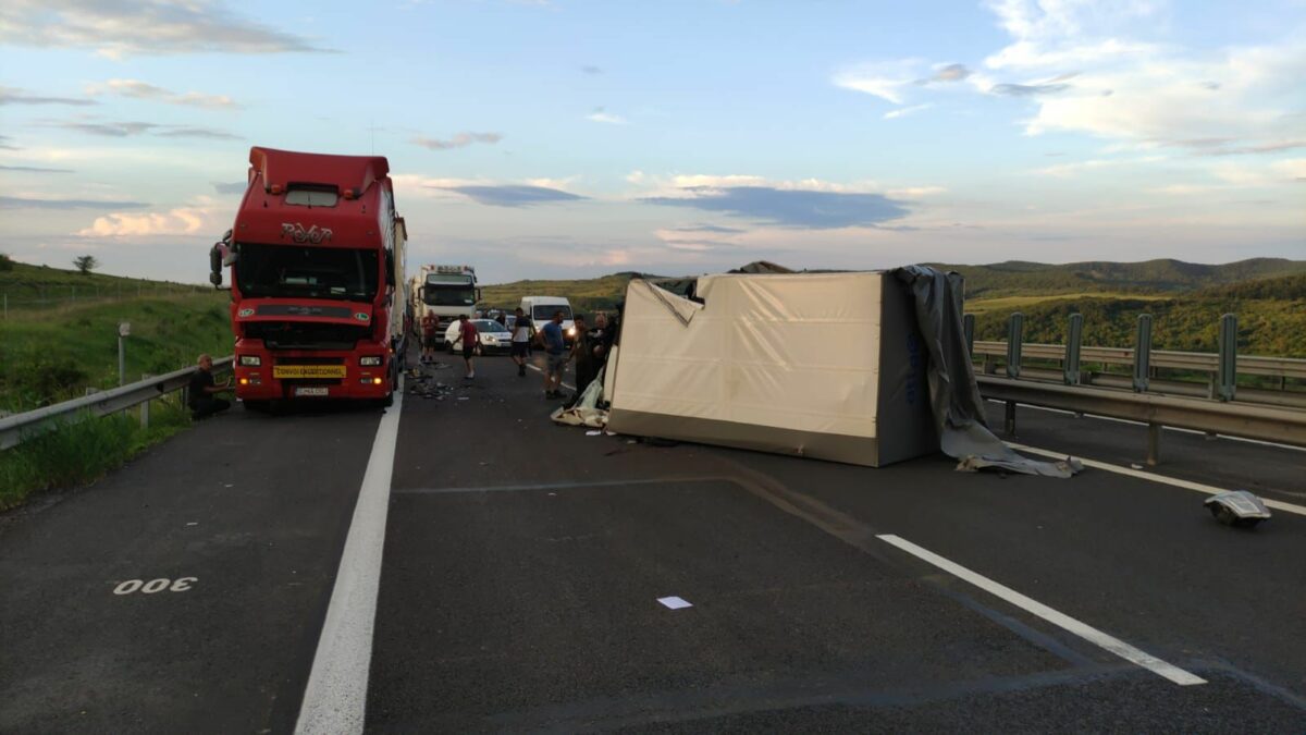 accident pe autostrada a1 la apoldu de jos - o autoutilitară a lovit un camion