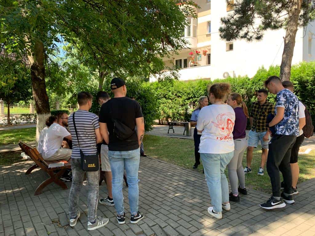 acțiune antidrog în mai multe licee și cămine studențești din sibiu - polițiștii le-au explicat tinerilor care sunt consecințele consumului