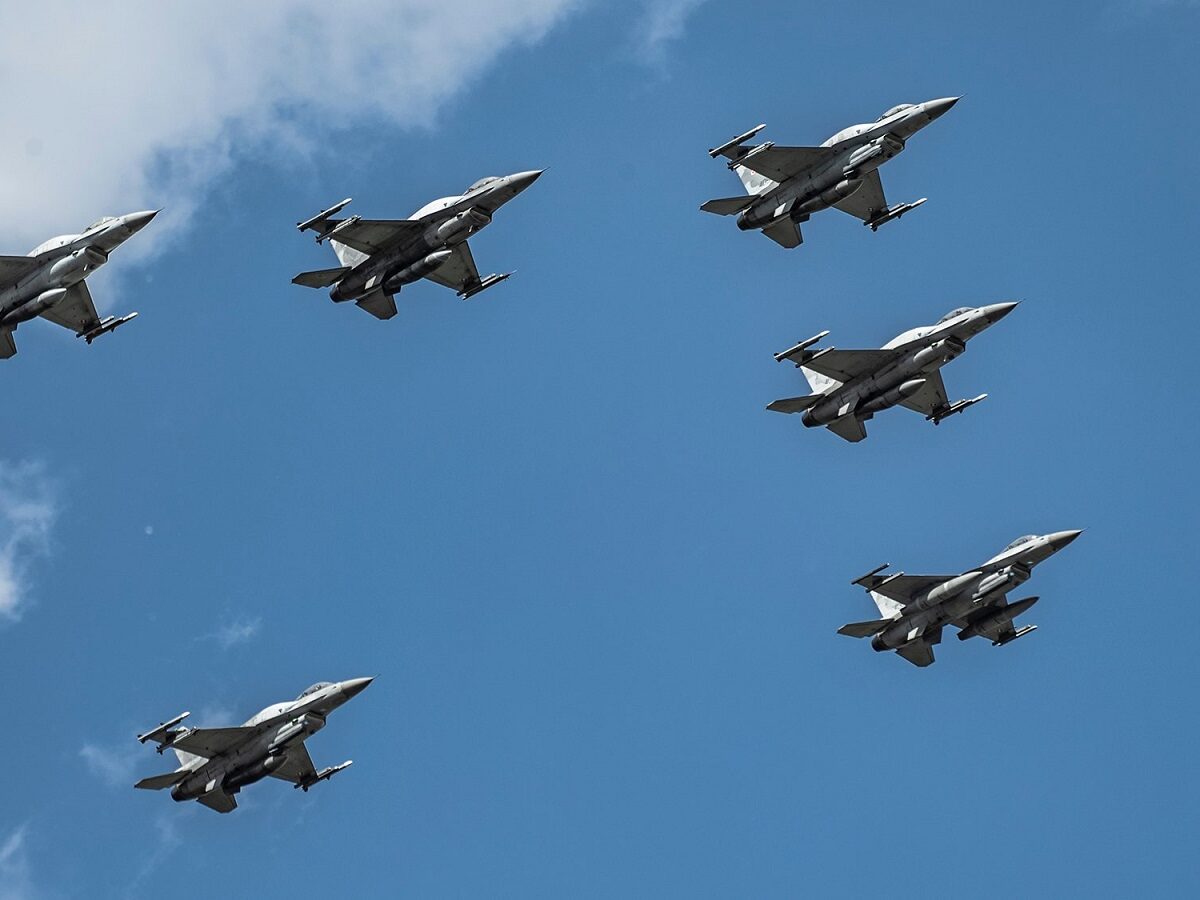 Guvernul României cumpără 32 de avioane F16 din Norvegia