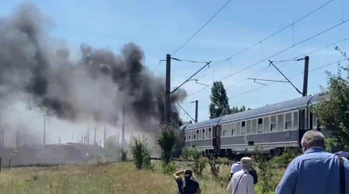 foto panică într-un tren după ce locomotiva a luat foc - peste 250 de pasageri evacuați de urgență