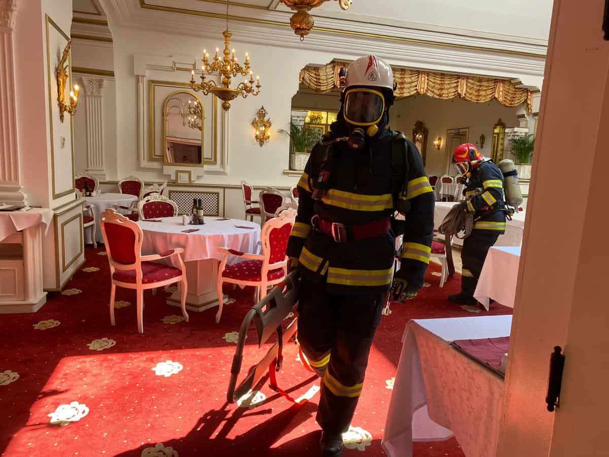 Desfășurare de forțe pe Pietonala Bălcescu - Este simulat un incendiu