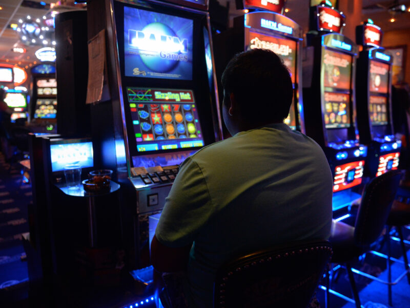 proiect de lege pentru desființarea sălilor de jocuri de noroc din apropierea școlilor