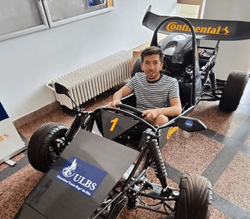 vloggerul mircea bravo în mașina creată de studenții ulbs - recomandă facultatea de inginerie, din sibiu