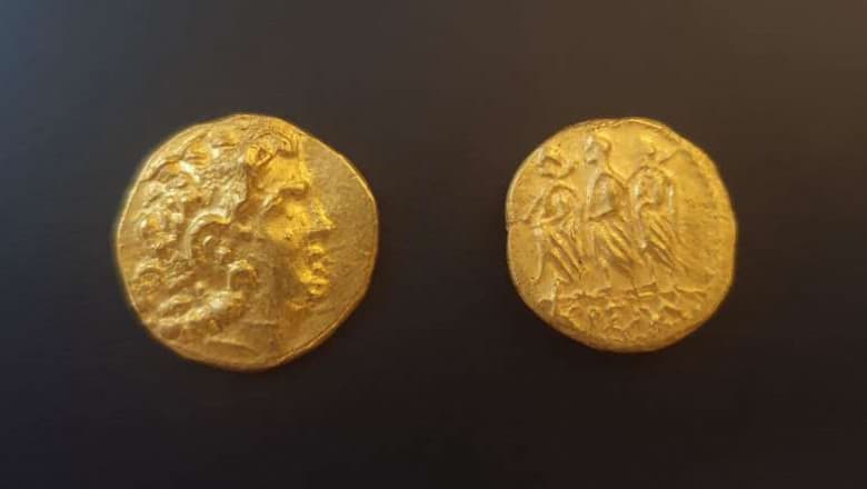 două monede antice de aur au fost returnate româniei de poliția britanică
