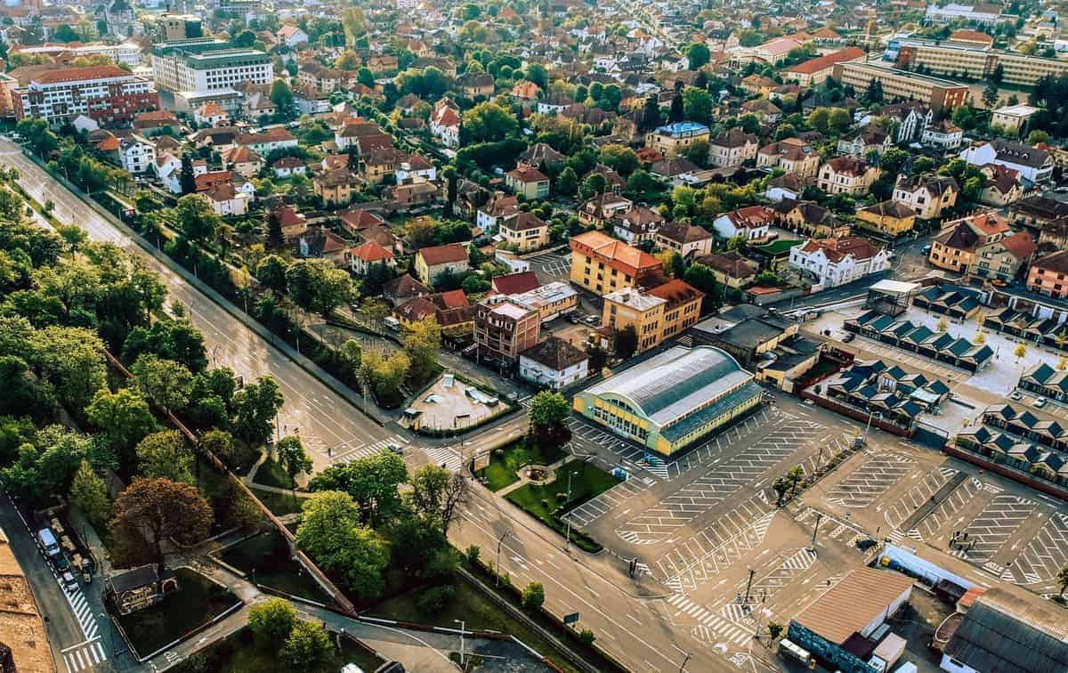 Ponturi pentru turiști - Unde îți poți parca mașina în Sibiu, cât mai aproape de Centru și de Târgul de Crăciun