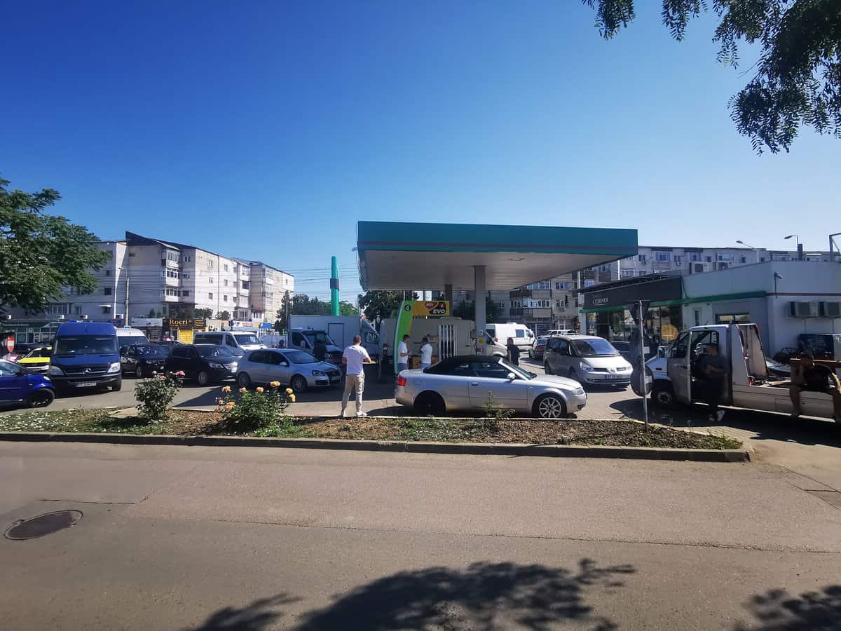 sibienii, chemați să blocheze benzinăriile - protest spontan într-o stație peco pe milea