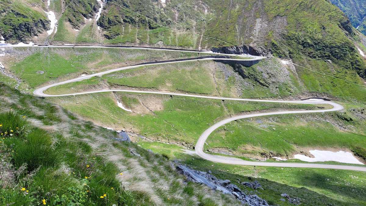 foto: inspecție pe transfăgărășan - se verifică dacă drumul poate fi deschis circulației