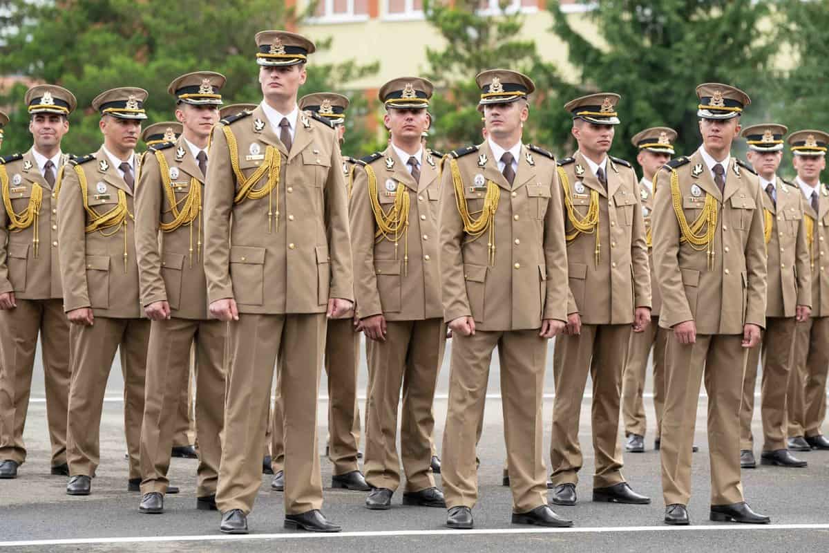 FOTO VIDEO Momente emoționante la AFT Sibiu - “Avem o nouă generație de ofițeri - Pășesc pe primele trepte ale carierei militare”