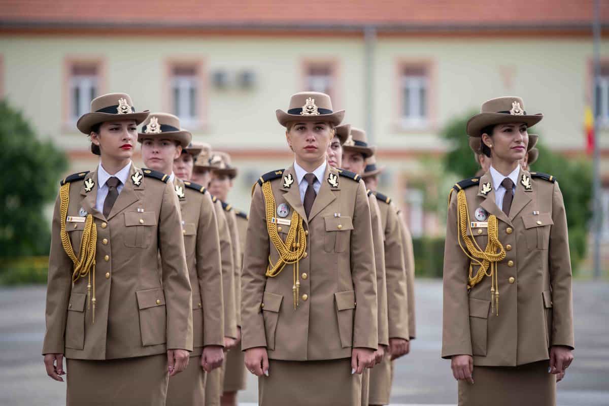 FOTO VIDEO Momente emoționante la AFT Sibiu - “Avem o nouă generație de ofițeri - Pășesc pe primele trepte ale carierei militare”