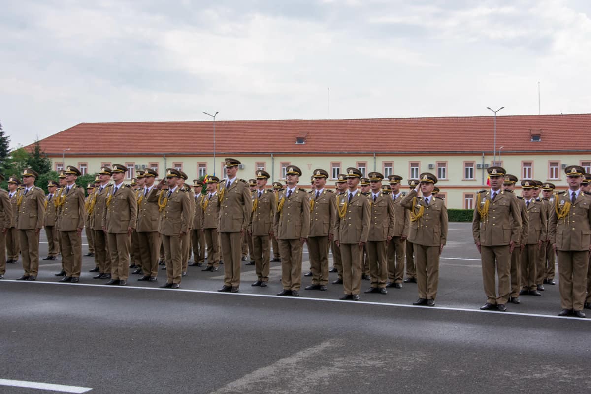 FOTO VIDEO Momente emoționante la AFT Sibiu - “Avem o nouă generație de ofițeri - Pășesc pe primele trepte ale carierei militare”