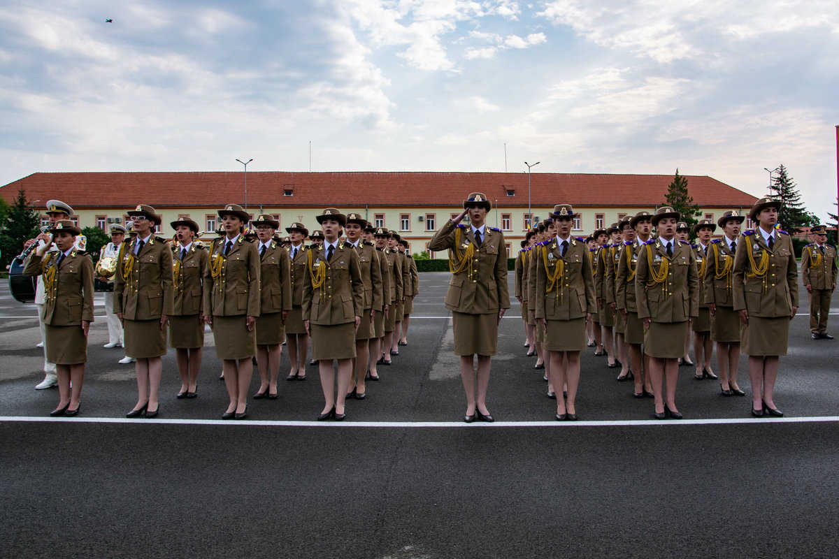 FOTO VIDEO Momente emoționante la AFT Sibiu - “Avem o nouă generație de ofițeri - Pășesc pe primele trepte ale carierei militare”