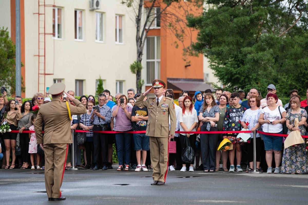 FOTO VIDEO Momente emoționante la AFT Sibiu - “Avem o nouă generație de ofițeri - Pășesc pe primele trepte ale carierei militare”