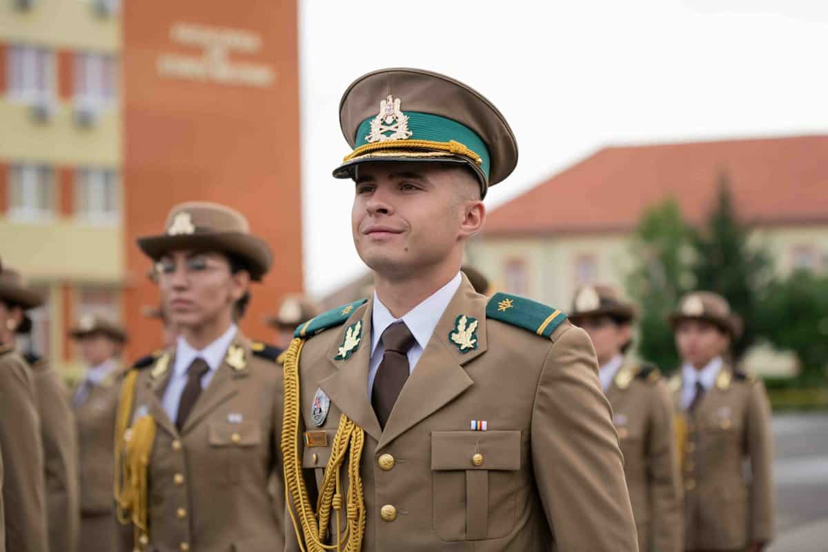 FOTO VIDEO Momente emoționante la AFT Sibiu - “Avem o nouă generație de ofițeri - Pășesc pe primele trepte ale carierei militare”