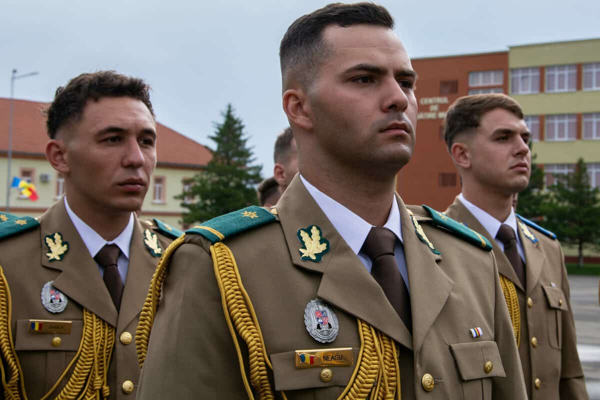 FOTO VIDEO Momente emoționante la AFT Sibiu - “Avem o nouă generație de ofițeri - Pășesc pe primele trepte ale carierei militare”