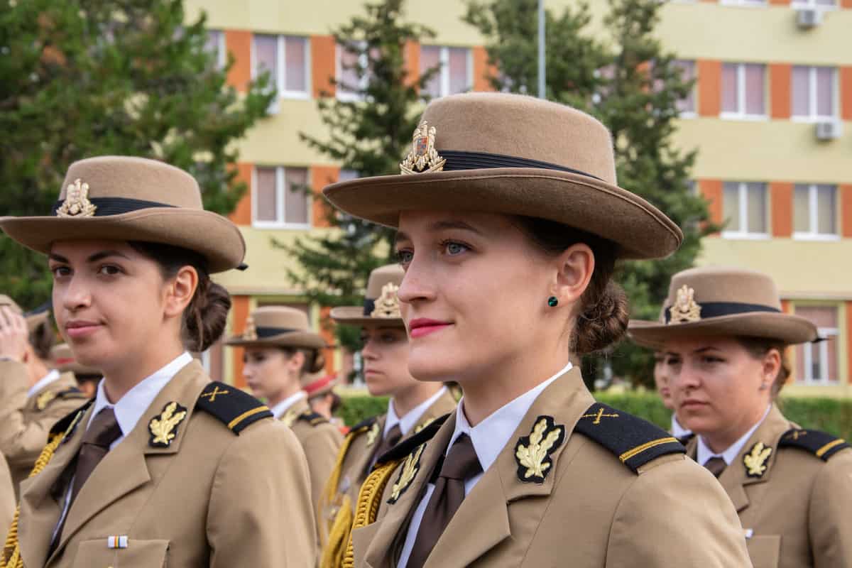 FOTO VIDEO Momente emoționante la AFT Sibiu - “Avem o nouă generație de ofițeri - Pășesc pe primele trepte ale carierei militare”