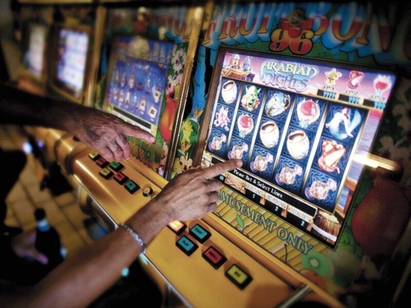legea care interzicea reclamele la jocurile de noroc a fost modificată - pot fi difuzate numai noaptea