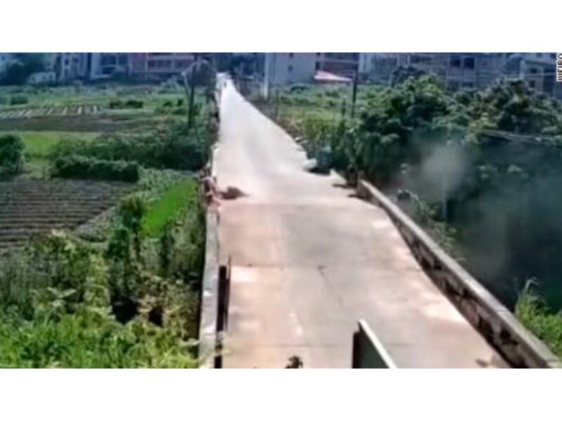 video - un pod din china se rupe din cauza căldurii extreme