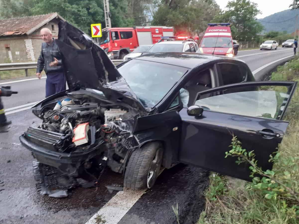 accident pe valea oltului la racovița - o persoană rănită, transportată la spital