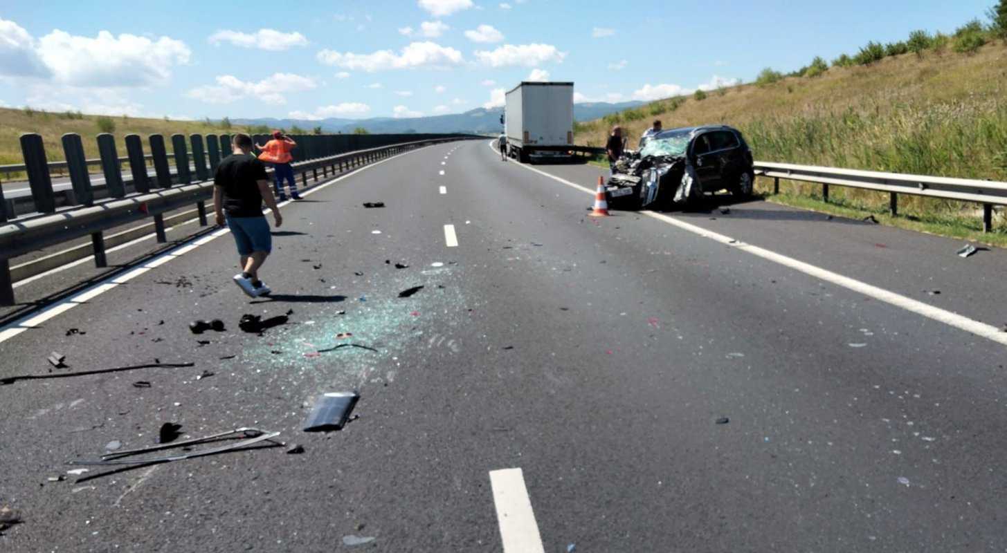 update foto: accident pe autostrada a1 între cunța și săliște - cinci persoane rănite