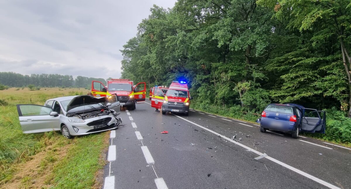 Accident cu trei victime între Sibiu și Poplaca - Un șofer de 71 ani a pierdut controlul mașinii în curbă