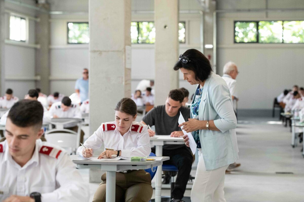 foto: emoții pentru studenții aft sibiu - susțin examenele de licență și diplomă