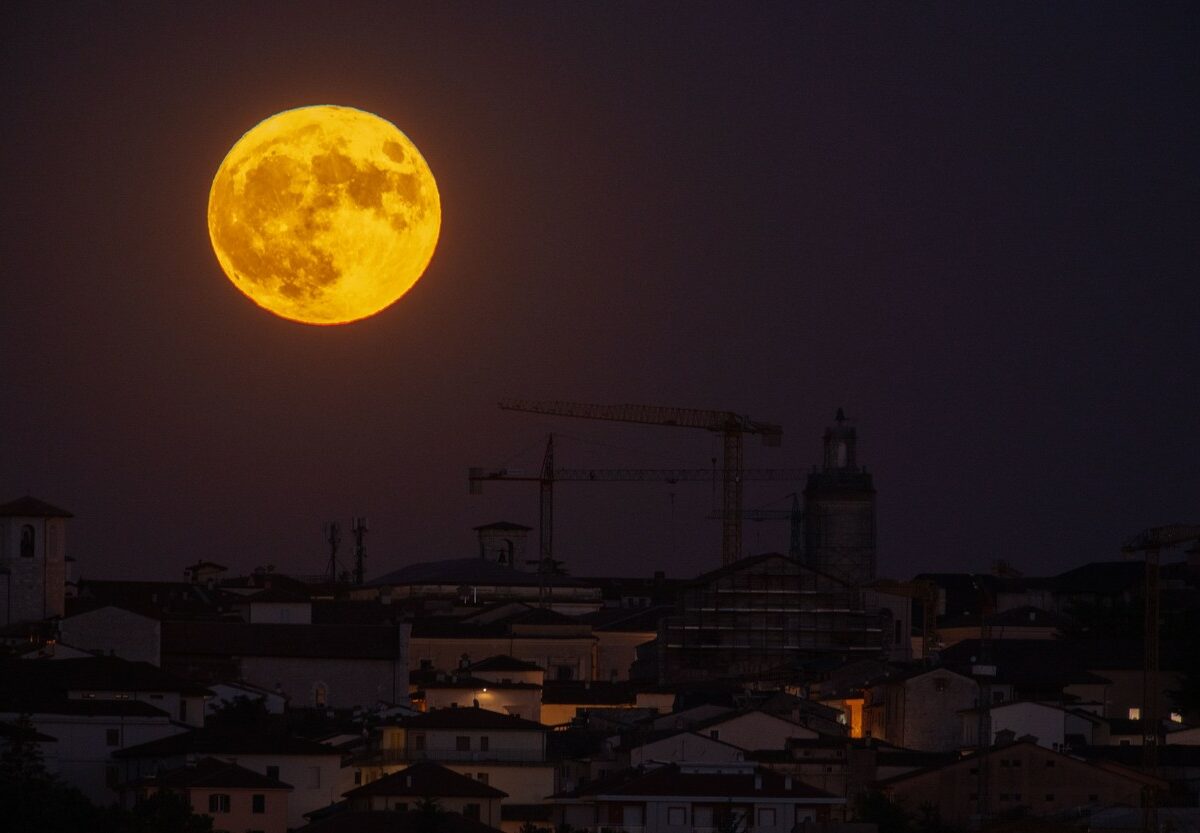 imagini spectaculoase cu cea mai mare lună plină din 2022