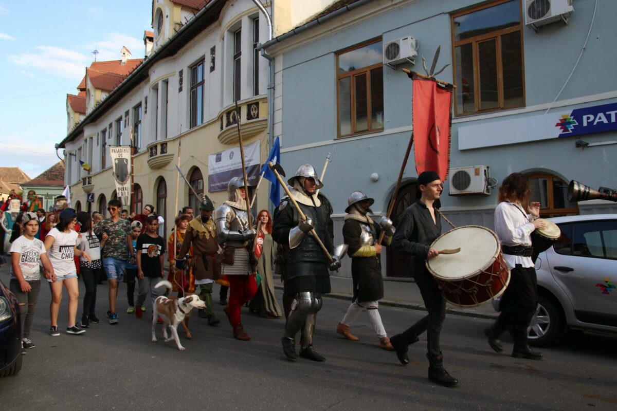 paradă medievală, animație stradală și concerte, în weekend la festivalul "mediaș cetate medievală"