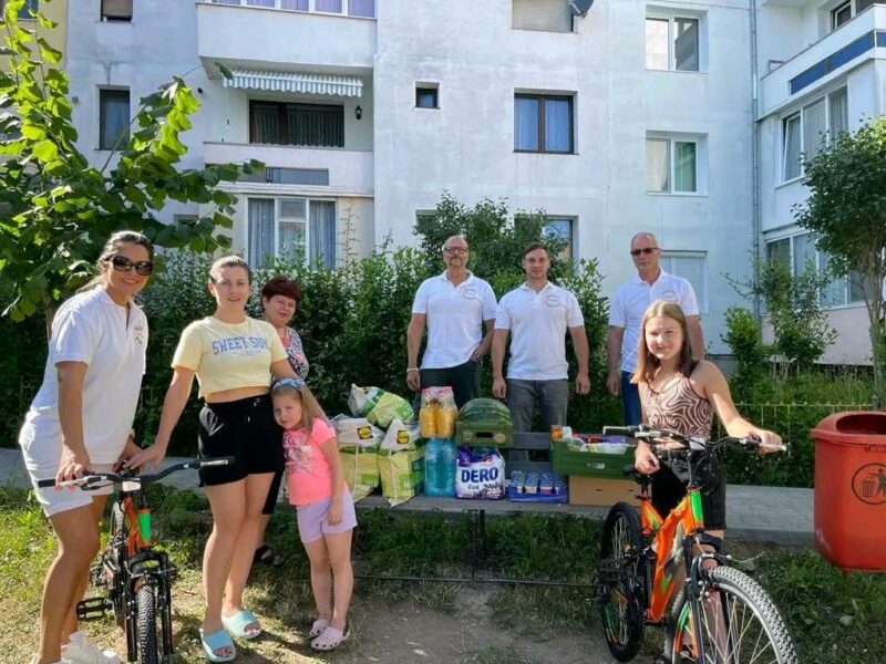 fetițele ucrainence refugiate la mediaș au primit bicicletele dorite - „nu mi-am mai văzut fetele atât de fericite de foarte mult timp”