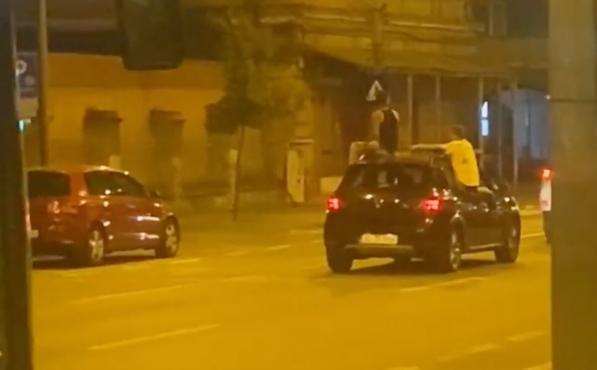 video: teribiliști cocoțați pe o mașină aflată în mers în centrul sibiului - poliția îi caută
