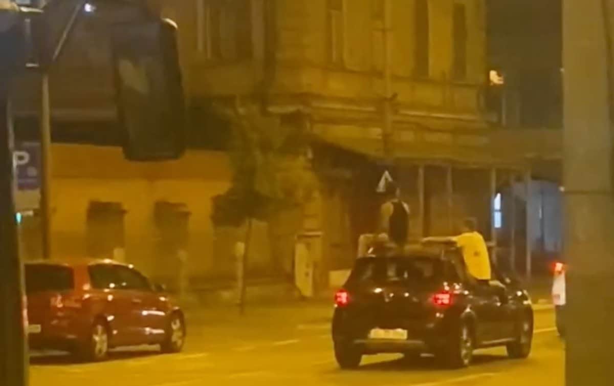 video: teribiliști cocoțați pe o mașină aflată în mers în centrul sibiului - poliția îi caută