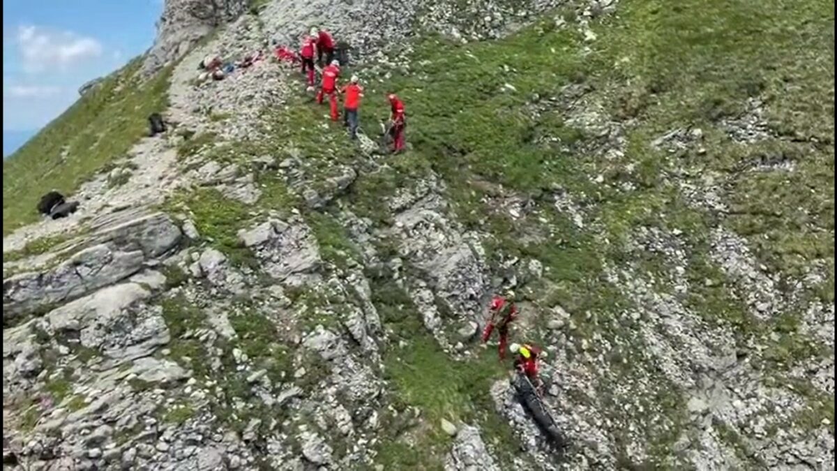 video turist străin mort în munții bucegi după ce a fost lovit de trăsnet
