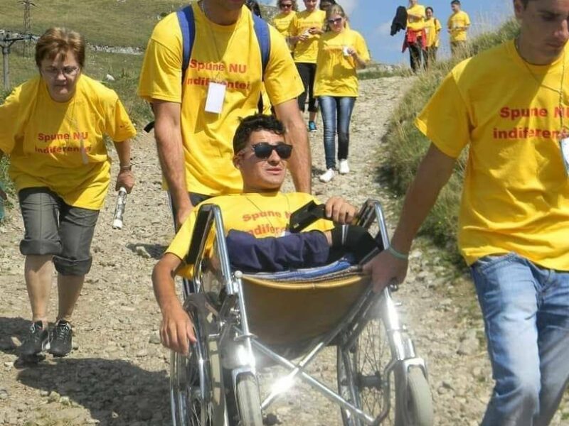 zece tineri cu dizabilități își depășesc limitele pe via transilvanica