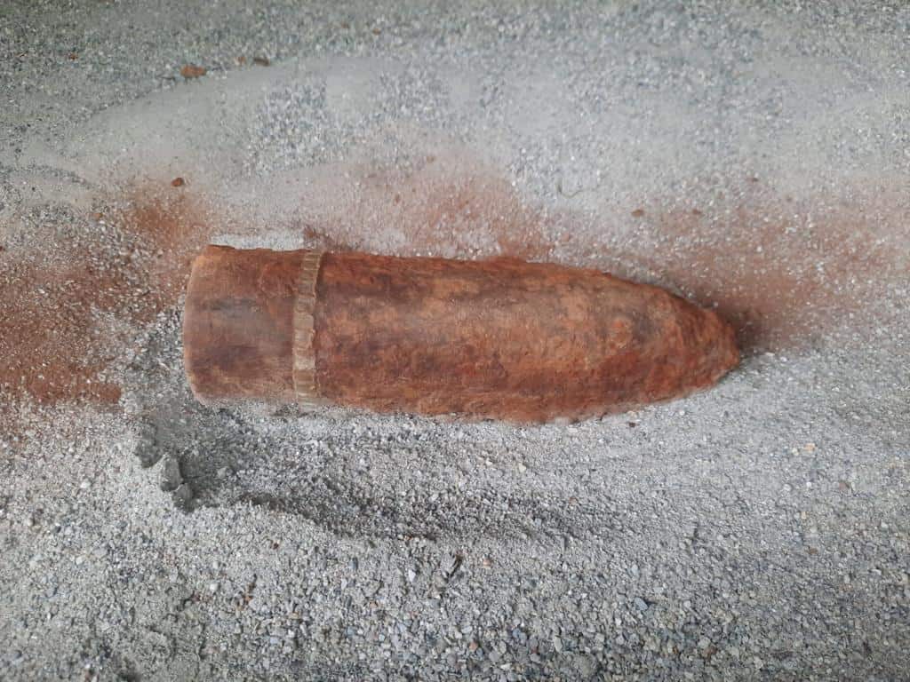 muniție neexplodată găsită în pădure la poplaca - pompierii: „nu le atingeți”