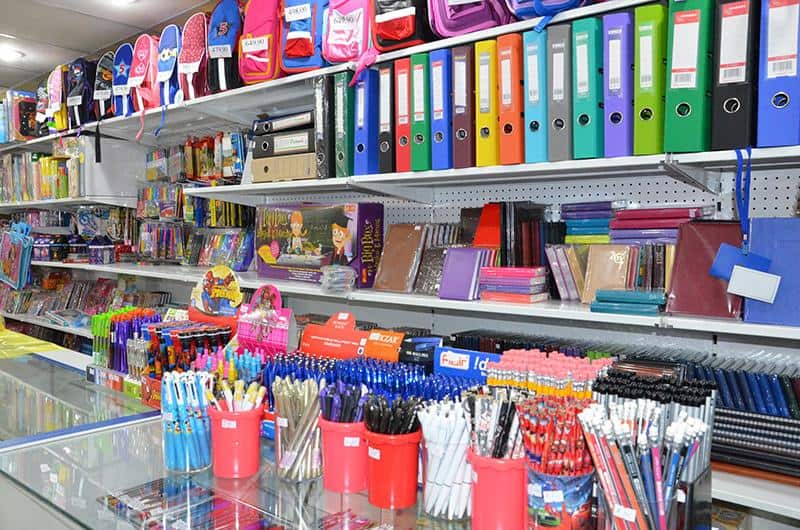 reduceri la rechizitele școlare în perioada verii – magazinele din sibiu anticipează o cerere mai mare decât anul trecut