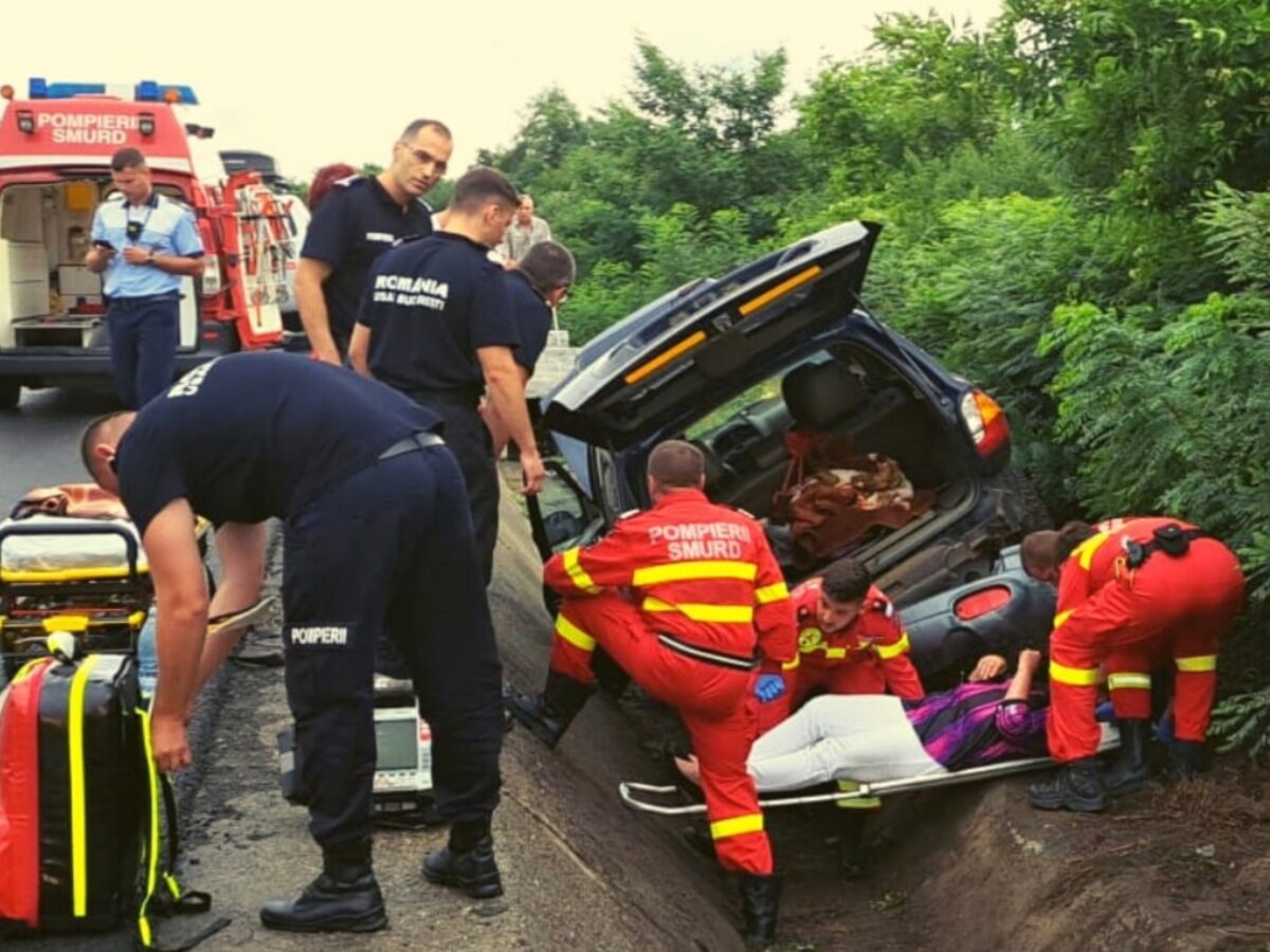 FOTO: Femeia rănită în accidentul de miercuri de la Veștem, salvată de o echipă de pompieri care mergea spre Italia