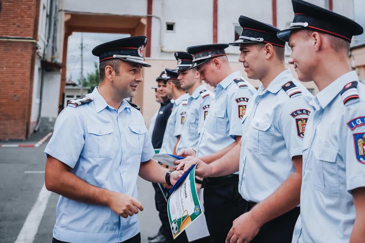 foto emoții la isu sibiu: zeci de cadre militare au fost înaintate în grad