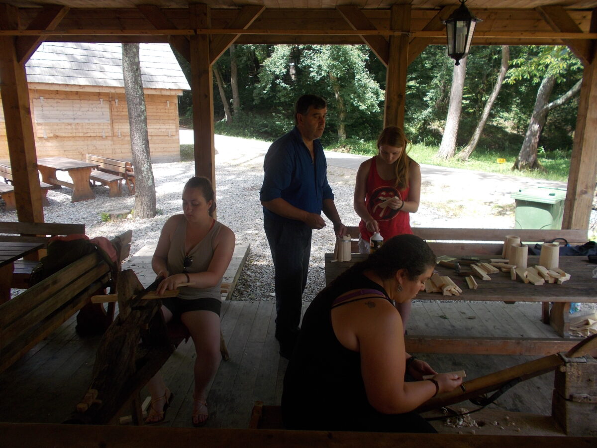 atelierele de dogărit la muzeul astra sibiu – utilitatea lemnului după viață