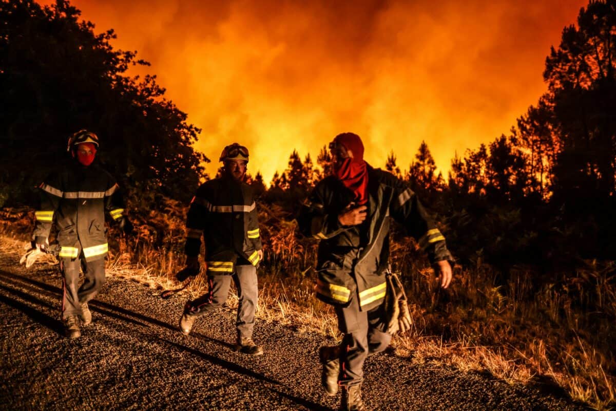 incendii de vegetație în franța - românia a trimis aproape 80 de pompieri la bordeaux cu avioane nato