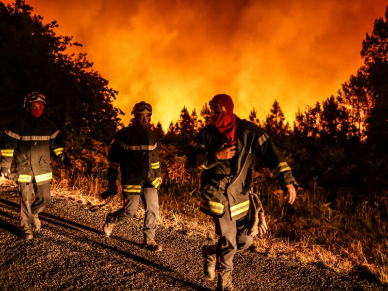 incendii de vegetație în franța - românia a trimis aproape 80 de pompieri la bordeaux cu avioane nato