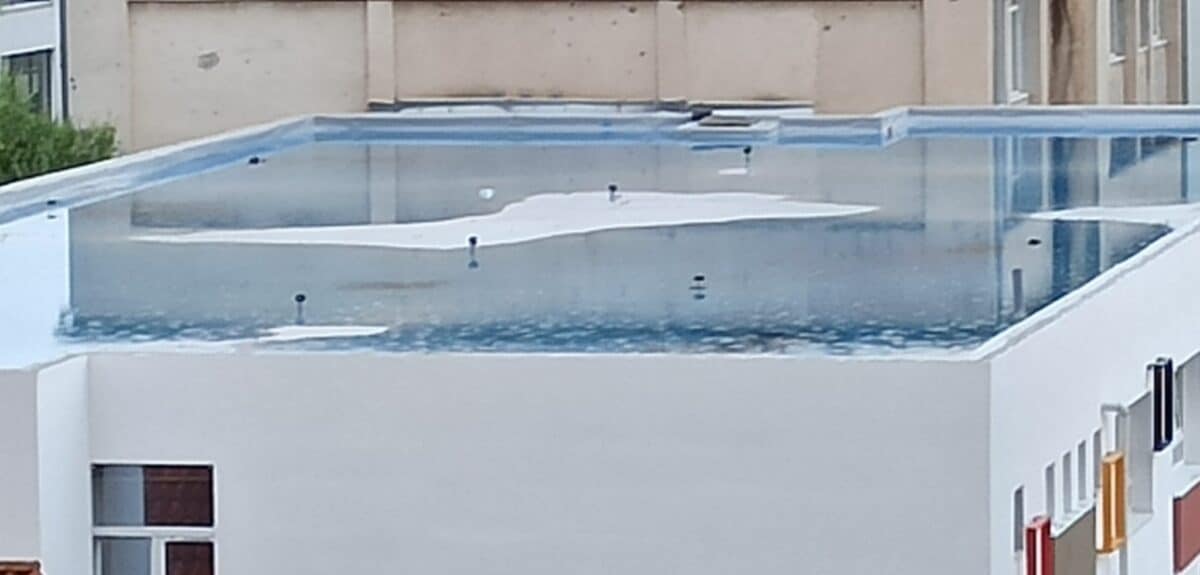 „piscină” pe acoperișul colegiului economic din sibiu - primăria testează dacă au loc scurgeri